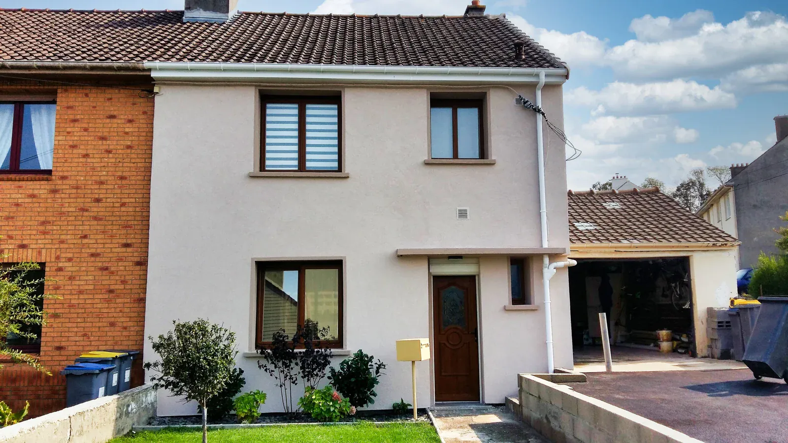 Maison rénovée par AFS Façades et Électricité à Isques
