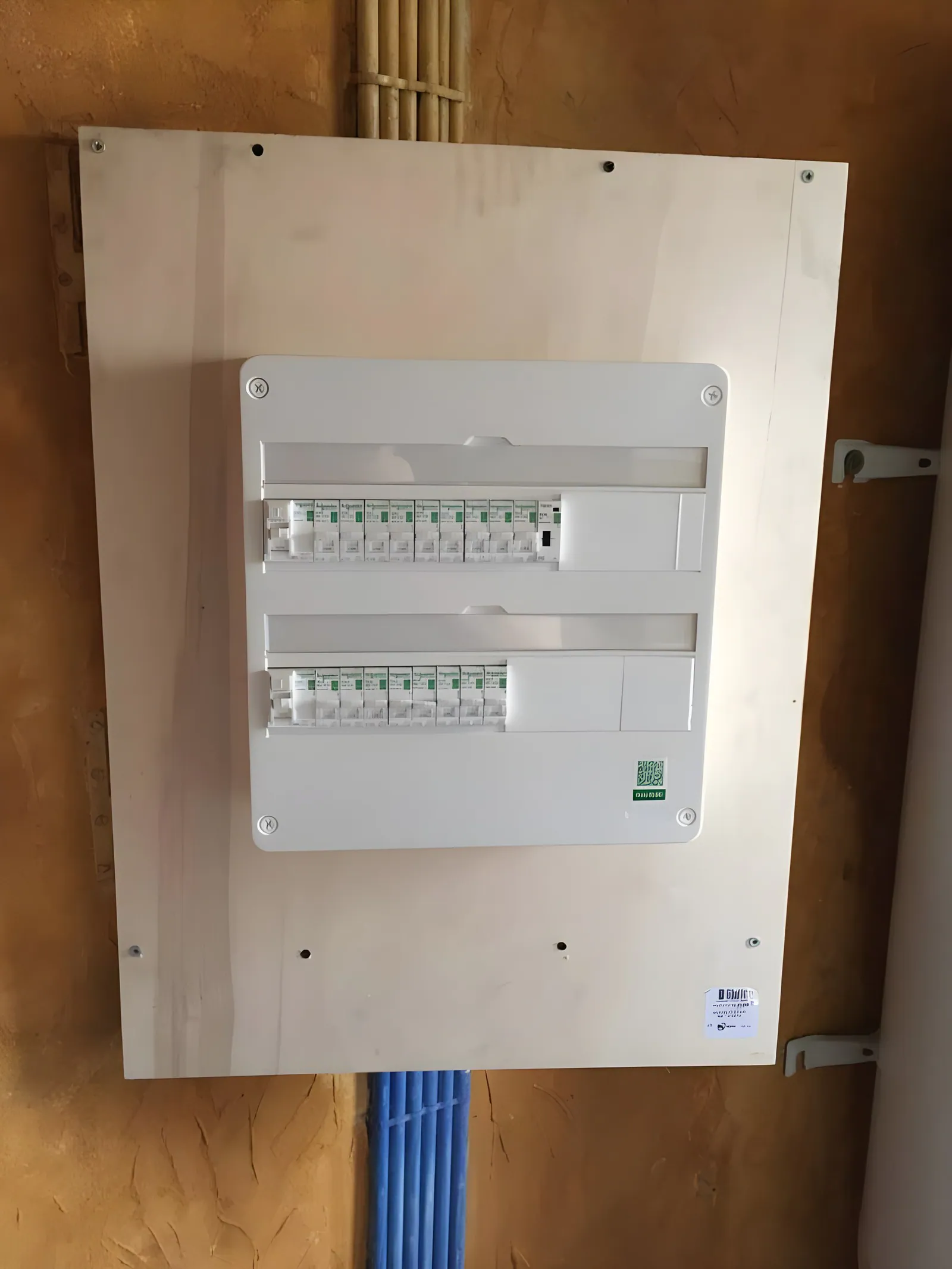 Câblage électrique rénové par AFS Façades & Électricité